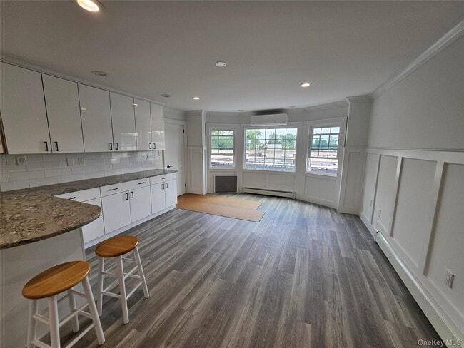 Foto del edificio - 357 Hicksville Rd
