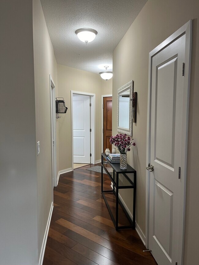Entry Hallway - 462 Ford Rd