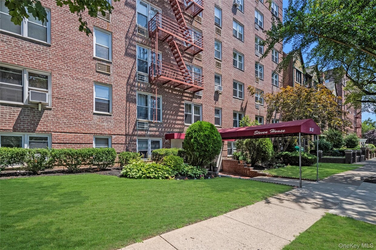 Foto principal - 84-25-84118 118th St