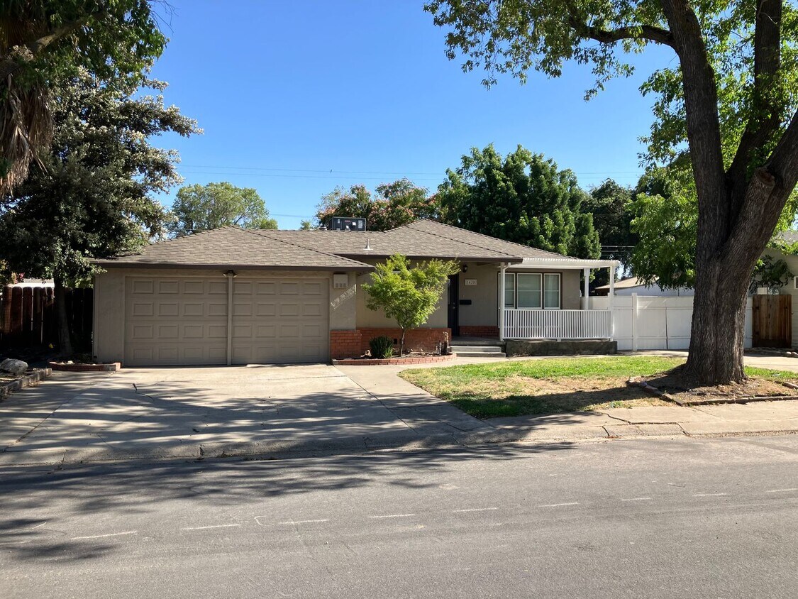 Primary Photo - 1420 Del Vista Avenue, Modesto, CA 95350