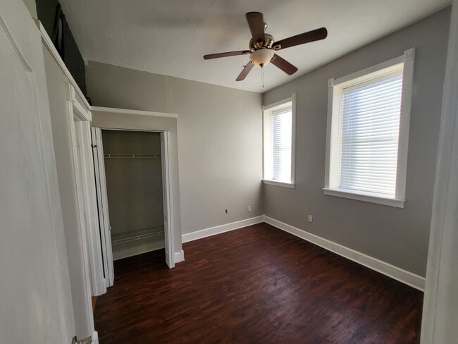 Building Photo - 427 10th Ave W