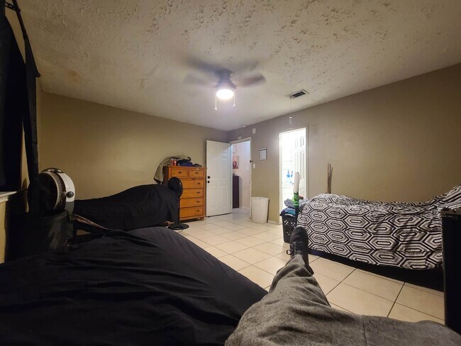 Building Photo - 16114 Mission Village Dr