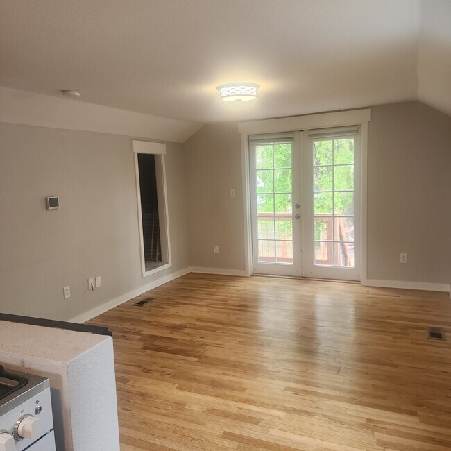 Foto del edificio - 520 S Bryan Ave