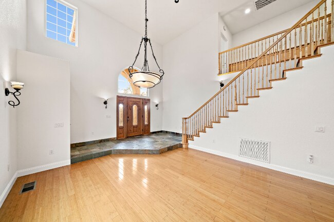 Foto del edificio - 8661 Elm Ave