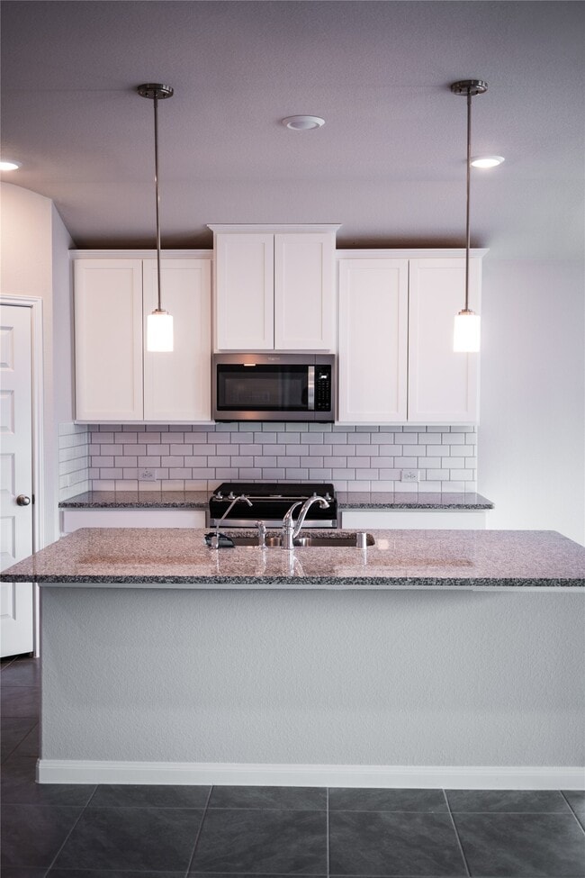 Foto del edificio - 8015 Virginia Dr