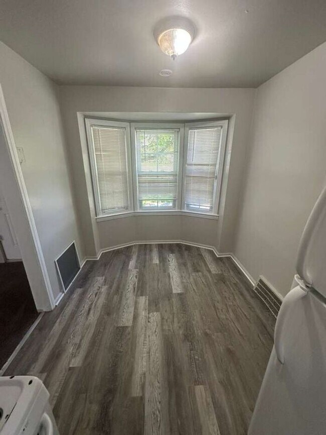 Foto del edificio - a charming Detroit rental home - section 8 and other HCV programs available