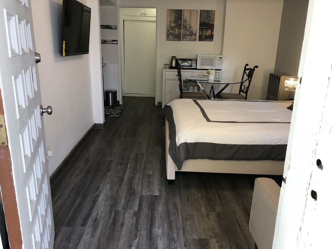 Foto principal - 7707 Romaine St