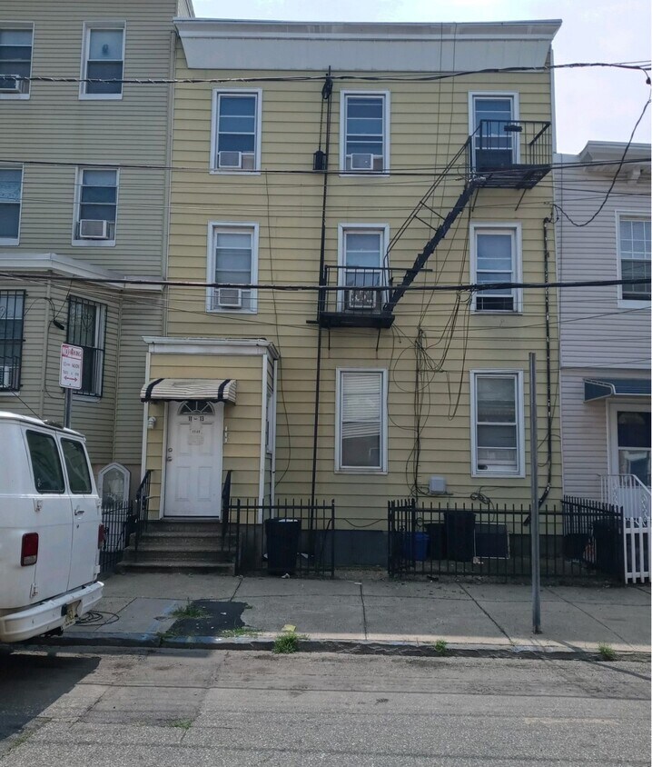 Primary Photo - 13 Crawford St