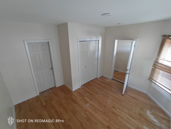 Building Photo - 105 Easton Ave