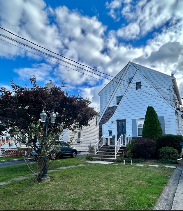 Primary Photo - 21 Berkeley Ave