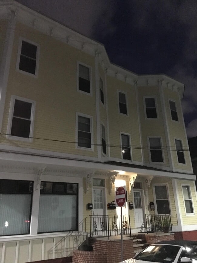 Building Photo - 52 Portsmouth St