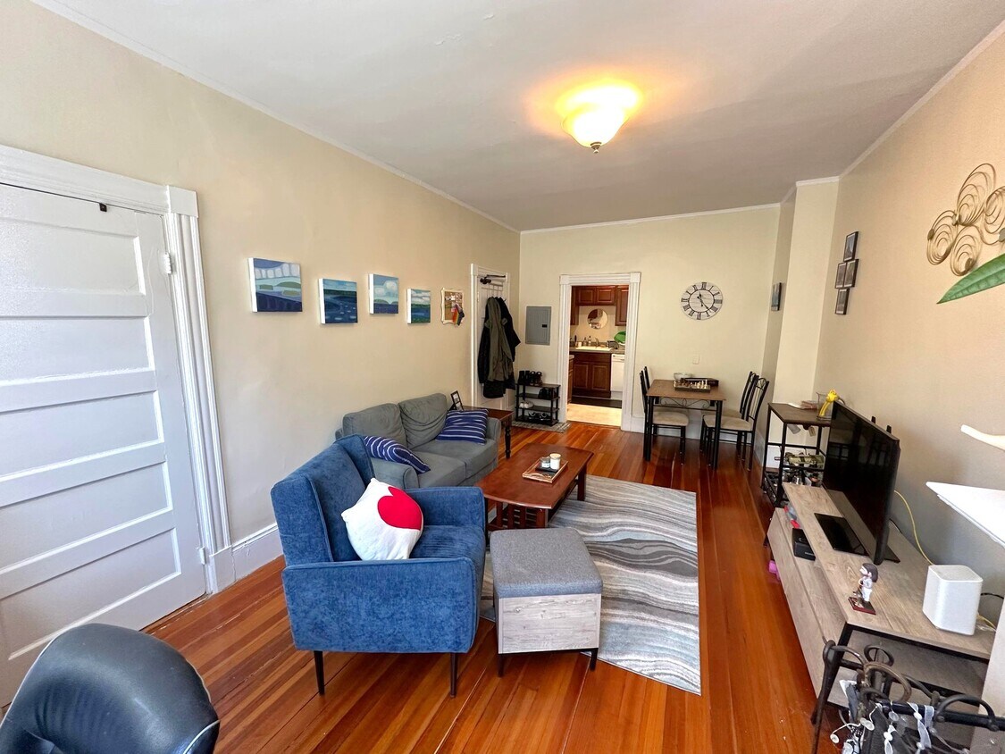 Primary Photo - 78 Charles St