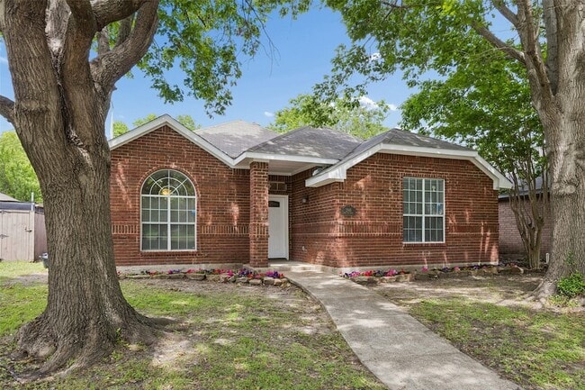 Building Photo - 2345 Park Vista Dr