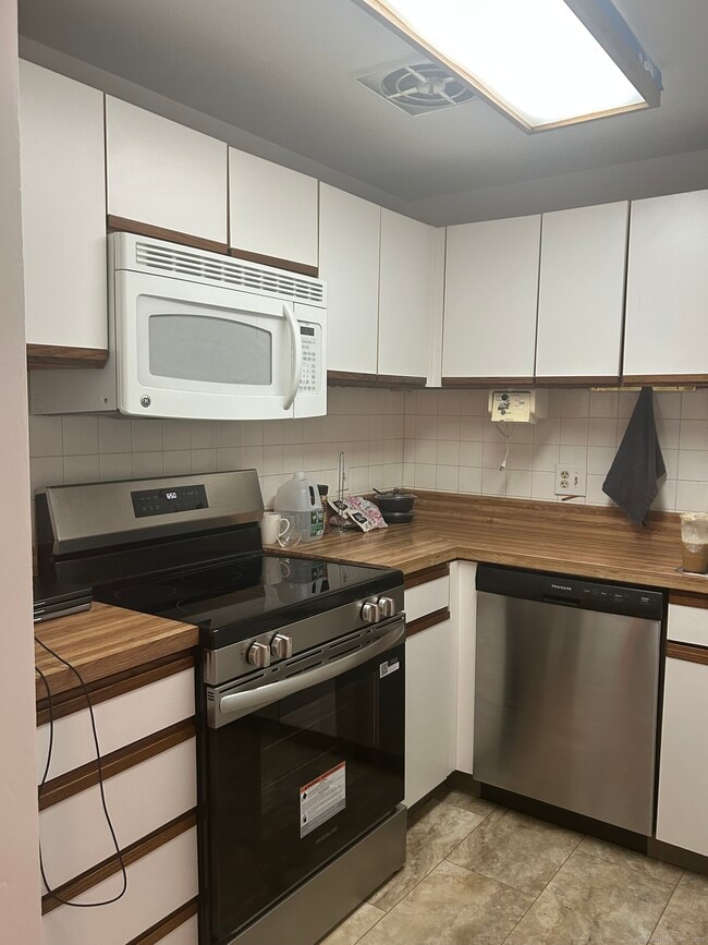 Foto del edificio - 45 Burgundy Hill Ln