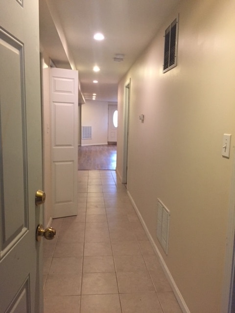 Building Photo - 3324 N Hamlin Ave