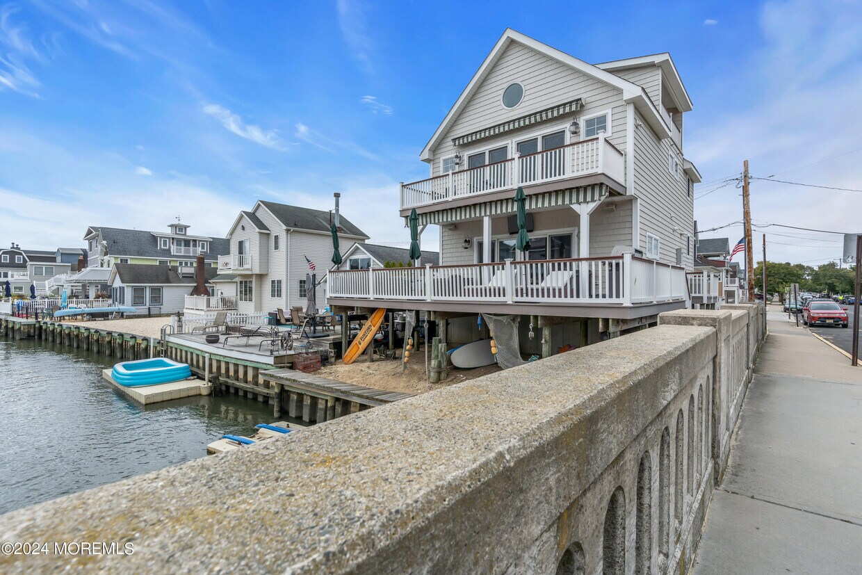 Primary Photo - 93 Ocean Ave