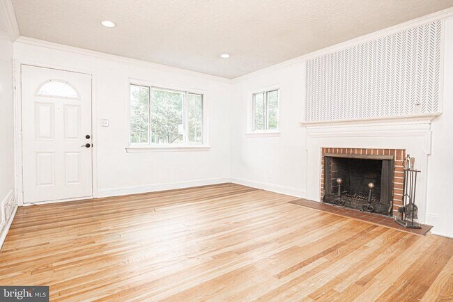 Foto del edificio - 3242 Holly Hill Dr