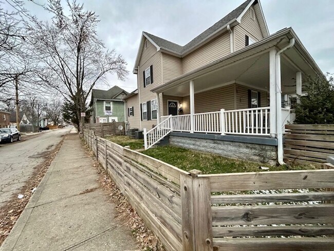 Photo - Charming 2 Bedroom 2 Bathroom Duplex in Fountain Square! Townhome