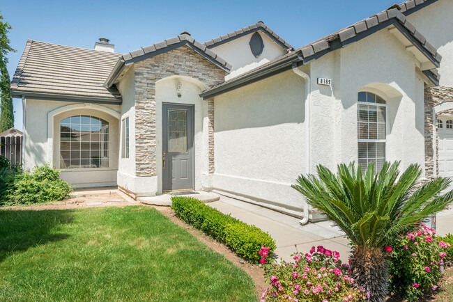 Foto del edificio - 4BR/3BA Brentwood home in Northeast Fresno...