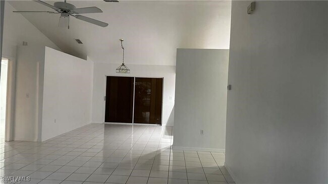 Building Photo - 701 Arianne Ct
