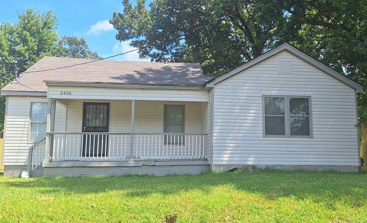 Foto principal - Beautifully renovated 4-bedroom 2 bath home