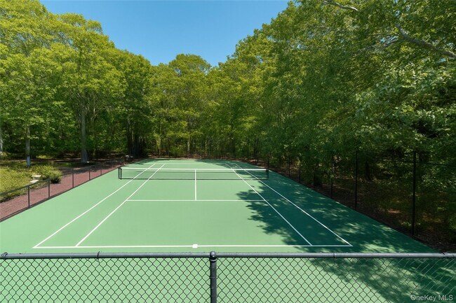 Foto del edificio - 60 Quogue Riverhead Rd