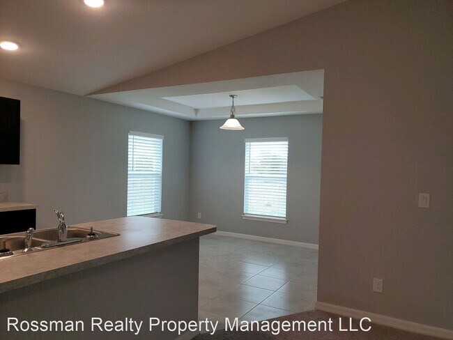 Building Photo - 4 br, 2 bath House - 3921 NE 15 Place