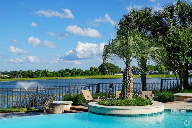 Pool overlooking the lake - Village on the Lake