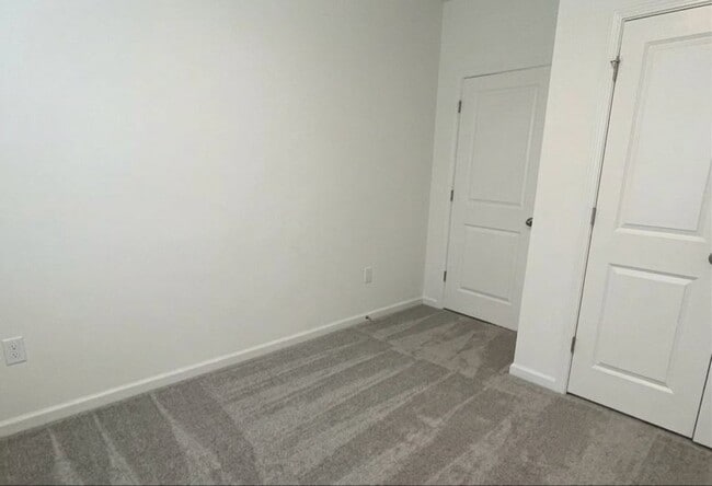 Building Photo - 123 Rift Vly Dr