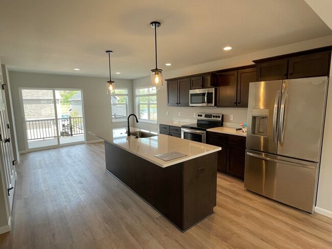 Foto del edificio - 2125 Spring Dreams Ln