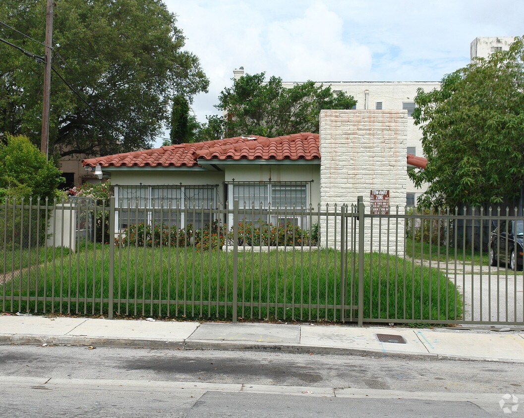 Primary Photo - 620 SW 6th Ave