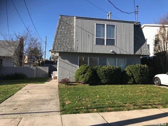 Building Photo - 35 Linwood Rd S