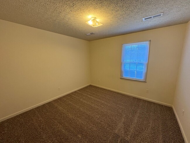 Building Photo - Affordable Bedford Apartment (Grand Arbre ...