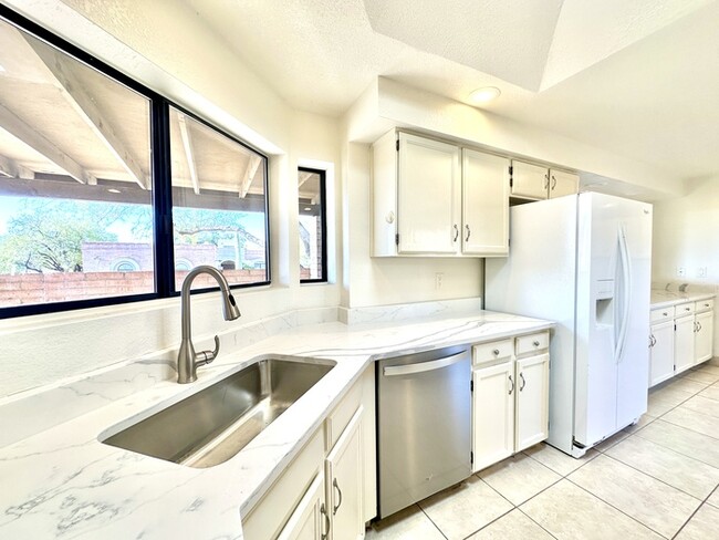 Foto del edificio - Desirable Foothill Neighborhood 2 Bedroom ...