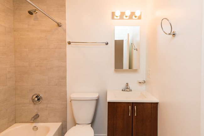 Building Photo - 4909 W Cuyler Ave