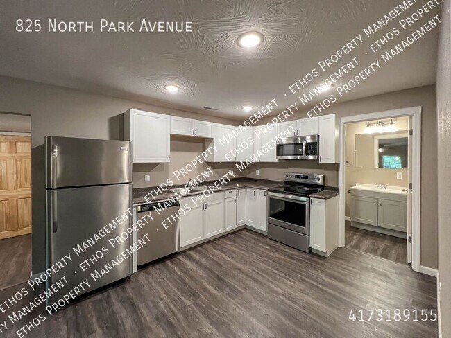 Foto del edificio - 825 N Park Ave