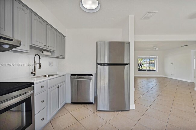 Foto del edificio - 380 NW 47th Ct