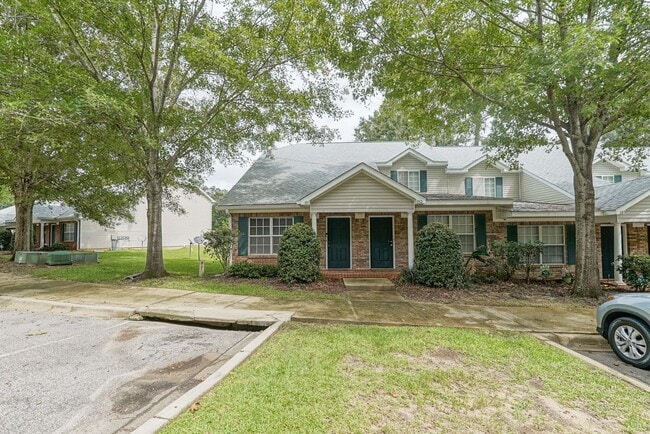 Building Photo - 3 Bedroom 3 Bathroom in Savannah Crossing ...
