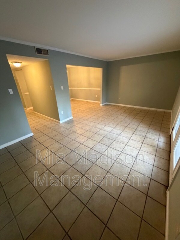 Foto del edificio - 527 Tibet Ave