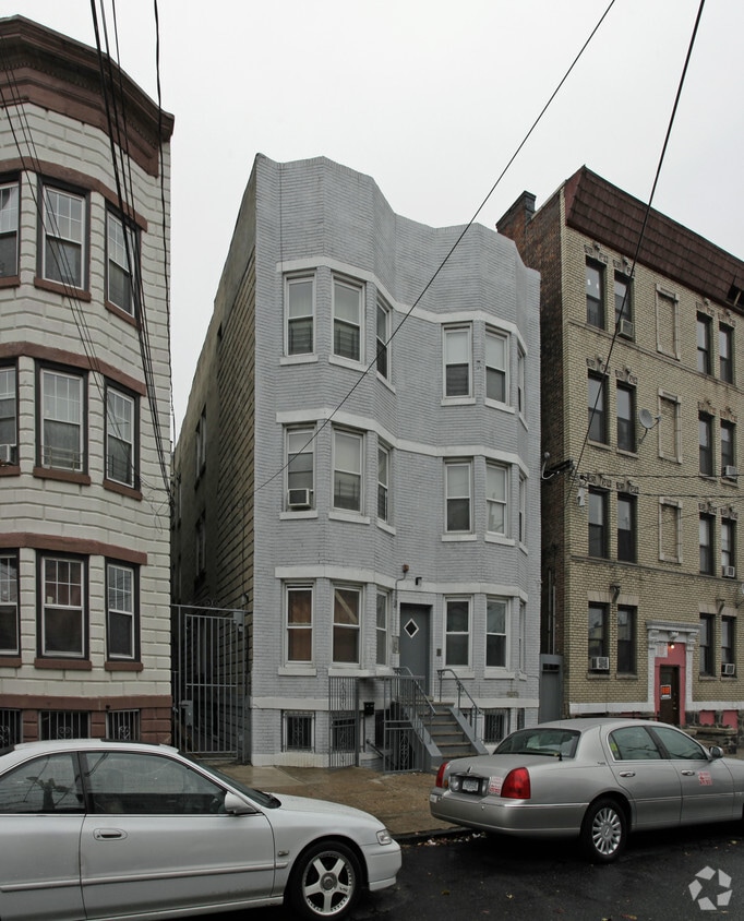 Building Photo - 6 Vroom St