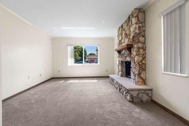 Foto del edificio - 1341 Woodcrest Rd W