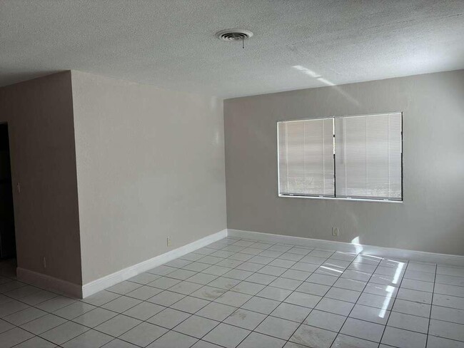 Building Photo - 1329 NW 8th Ave