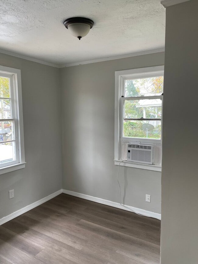 Building Photo - Charming 3 Bed 1 Bath Ranch