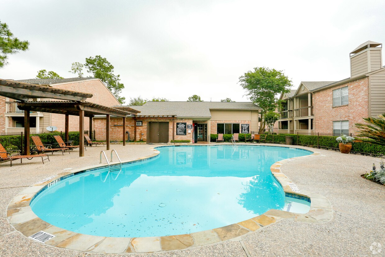 Summit at Champions Apartments in Houston, TX