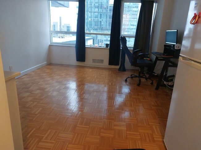 Building Photo - 1555 Boul René-Lévesque O