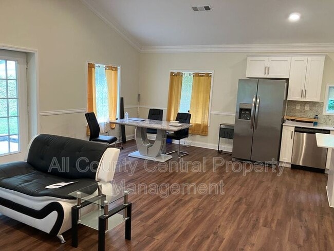 Building Photo - 904 47th Way S