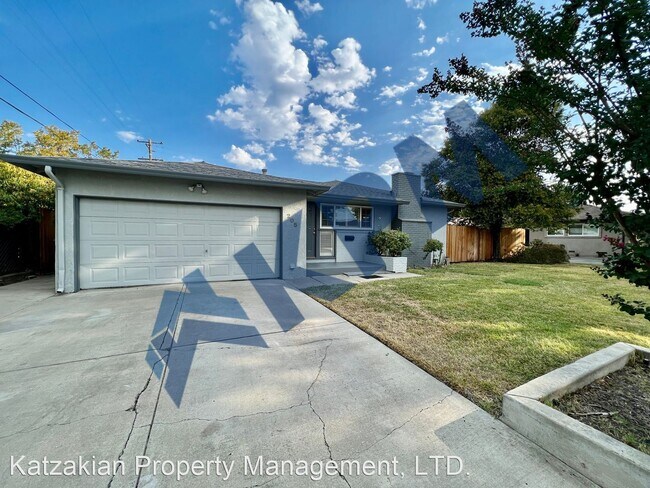 Foto del edificio - 3 br, 1 bath House - 205 E. Mayfair Ave.