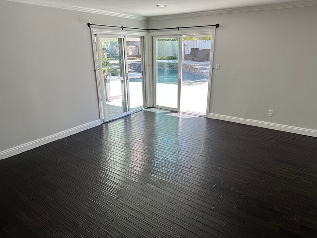 Family Room - 10616 Bothwell Rd
