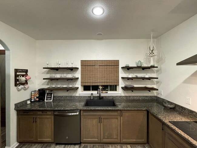 Building Photo - Gorgeous 3 BD/2 BA Home on 2 ACRES in La V...