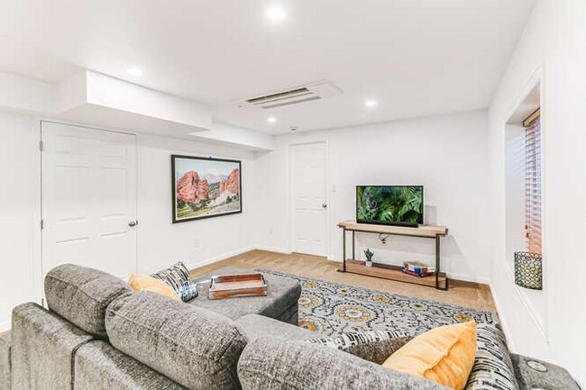 Foto del edificio - 3234 Taft Ct